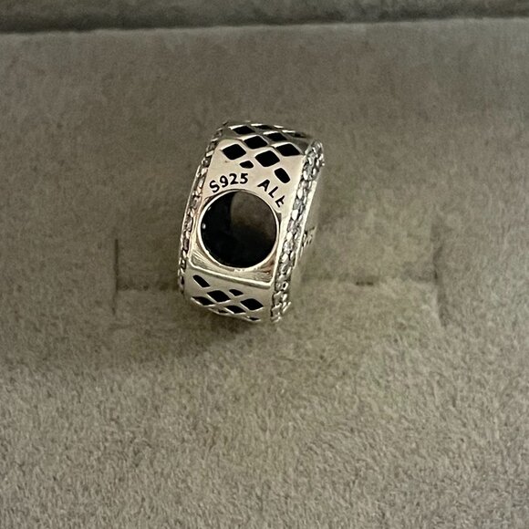 Pandora Holland Michigan Keukenhof Flower Exclusive Charm - Picture 3 of 4